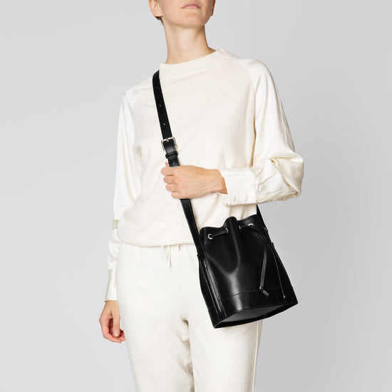 Black Bucket Bag | The Daphne